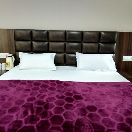 Oyo 60976 Hotel Shree Ji Morena Екстер'єр фото