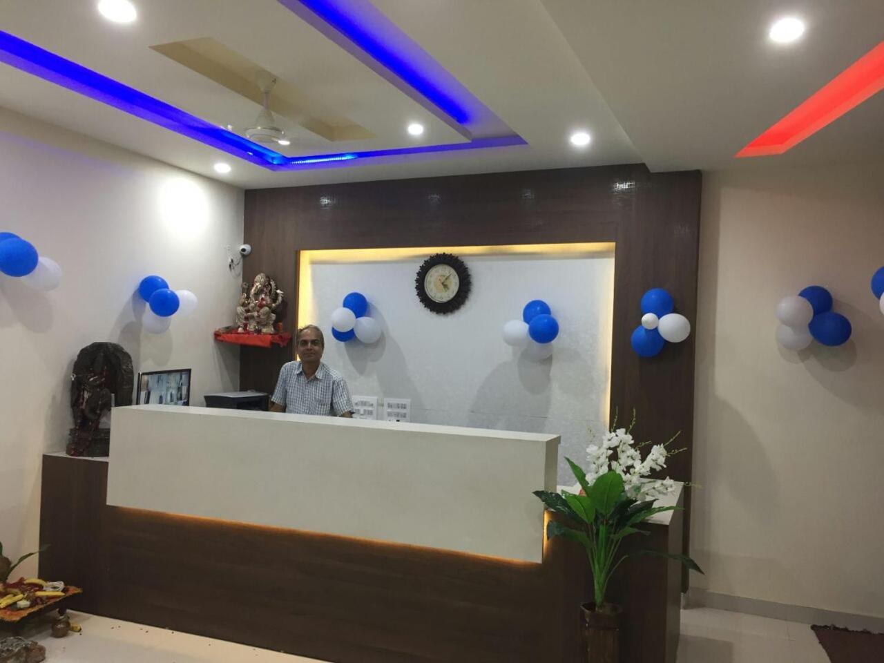 Oyo 60976 Hotel Shree Ji Morena Екстер'єр фото