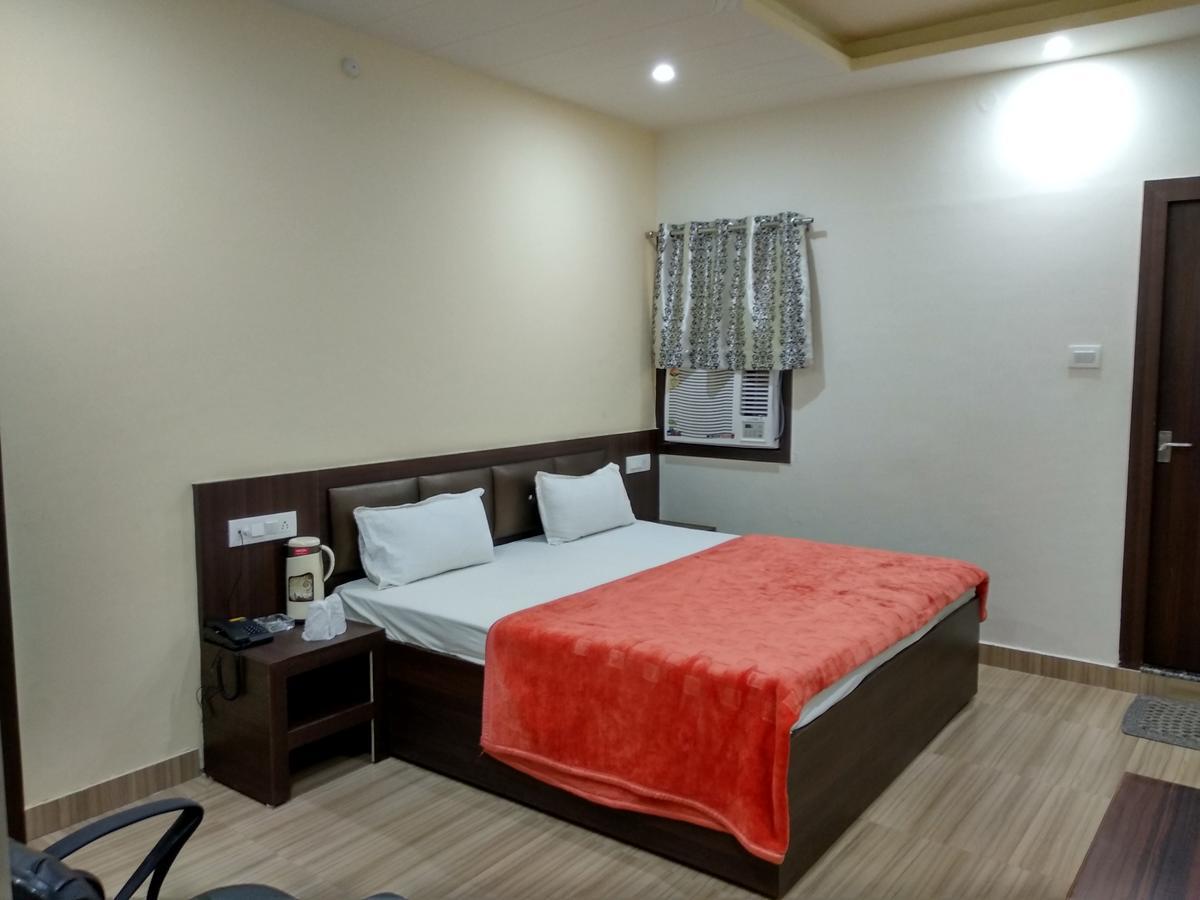 Oyo 60976 Hotel Shree Ji Morena Екстер'єр фото