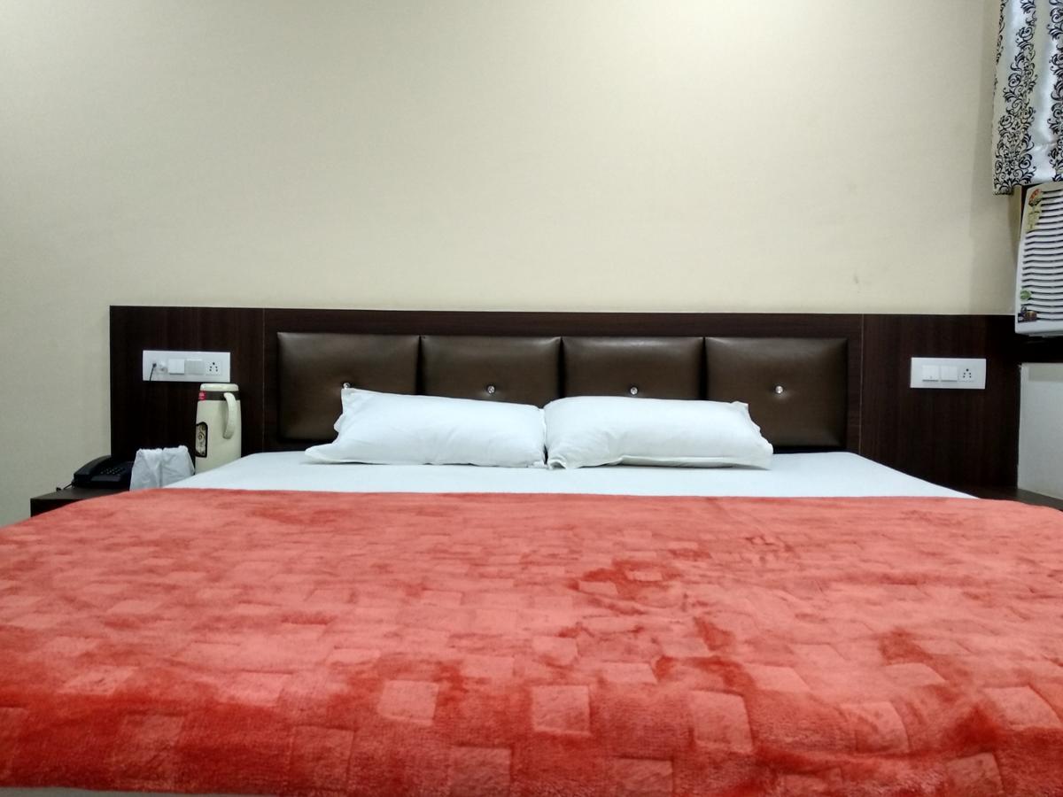 Oyo 60976 Hotel Shree Ji Morena Екстер'єр фото