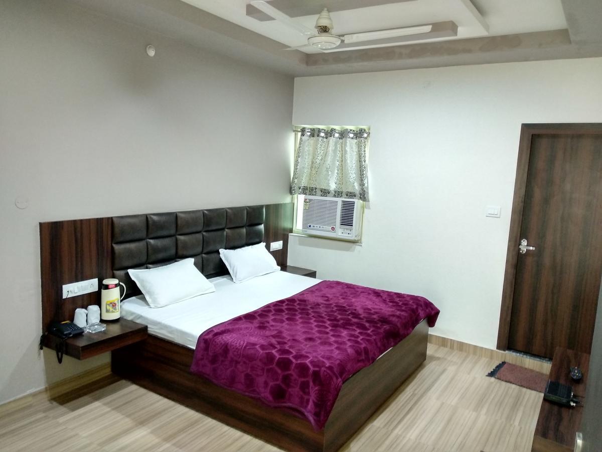 Oyo 60976 Hotel Shree Ji Morena Екстер'єр фото