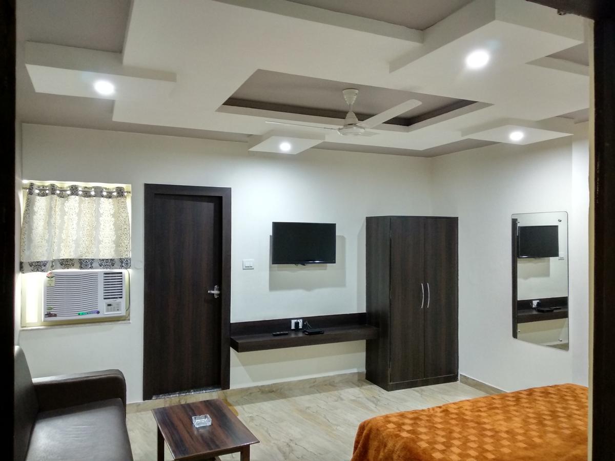 Oyo 60976 Hotel Shree Ji Morena Екстер'єр фото