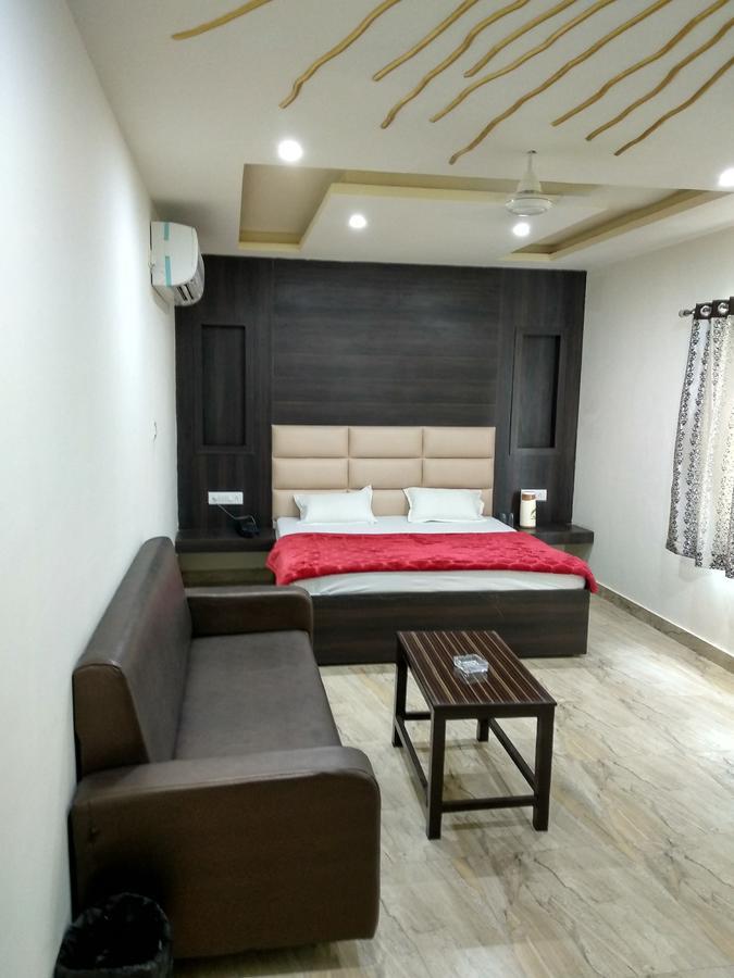 Oyo 60976 Hotel Shree Ji Morena Екстер'єр фото