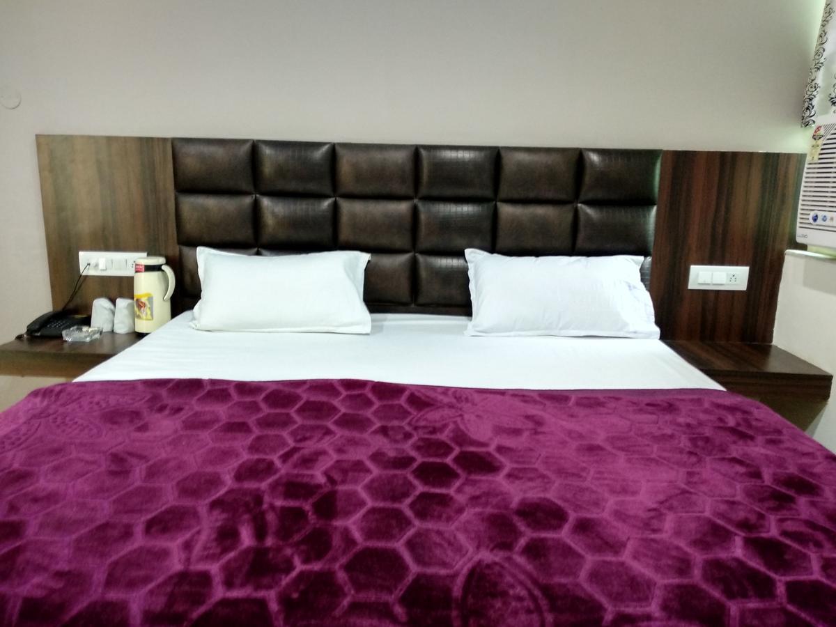 Oyo 60976 Hotel Shree Ji Morena Екстер'єр фото